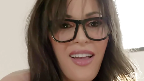 Hawt babe loves to be fucked by her boyfriend