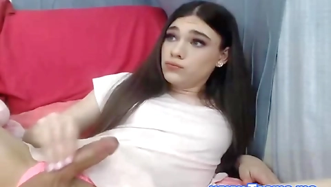 Sexy chick gets hot creampie