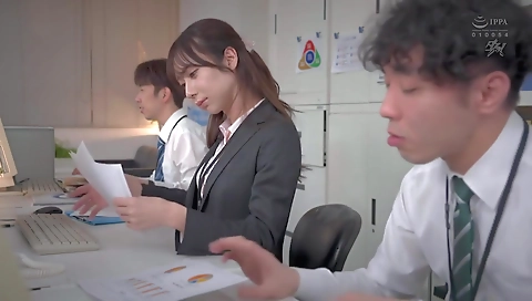 Two girls get their pussies