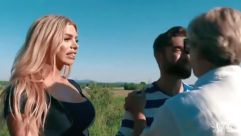 Sexy chick gets hot creampie