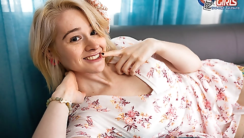 Chokol wank and cum in her ass