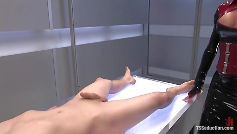 Horny tranny getting her ass fucked