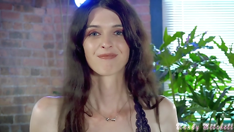 Showereia take invit up her pussy