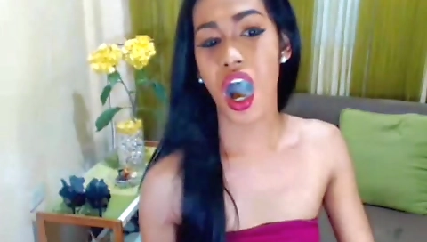 Big dick tranny taking a fat cock