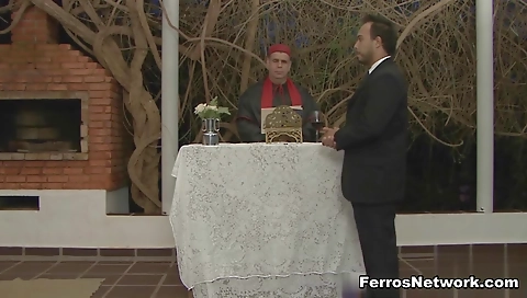 Smoking-haired aver and anal sex toy